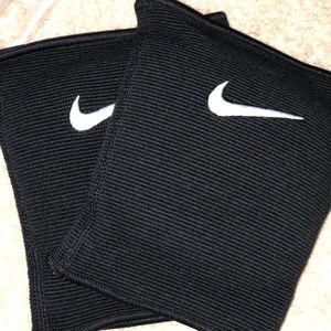 Women’s black, Medium volleyball knee pads